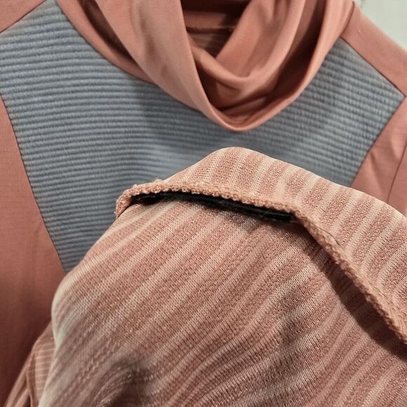 On Running Shirt Women Medium Dustrose Weather Pullover Mock Funnel Thumb Holes - Picture 9 of 12